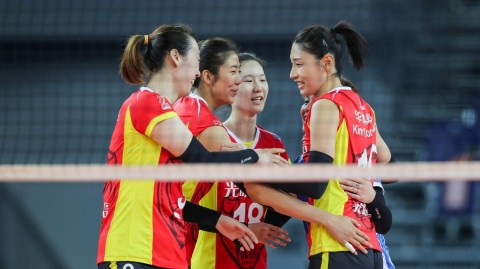 上海女排多点开花力克福建，强势领跑积分榜