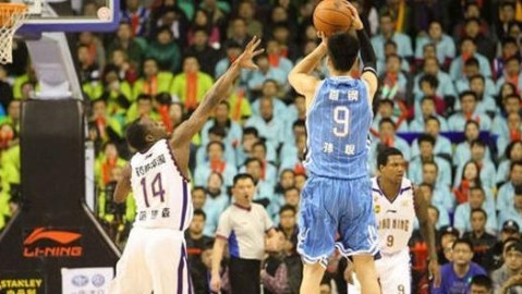 标题（核心关键词：CBA 北京 辽宁 终结六连胜 赵睿34分）