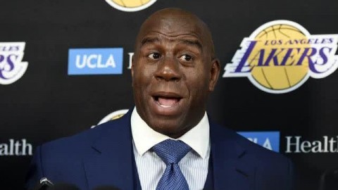 2026 NBA球员“化妆”老头上热搜？从造型争议到颜值管理，篮球明星的自我表达正走向潮流化！