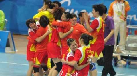 U20女足遭日本“手球争议”2-0完败，22年魔咒延续无缘决赛